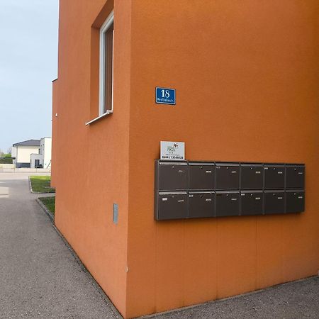 Schlafplatzl Hotel Marchtrenk Kültér fotó