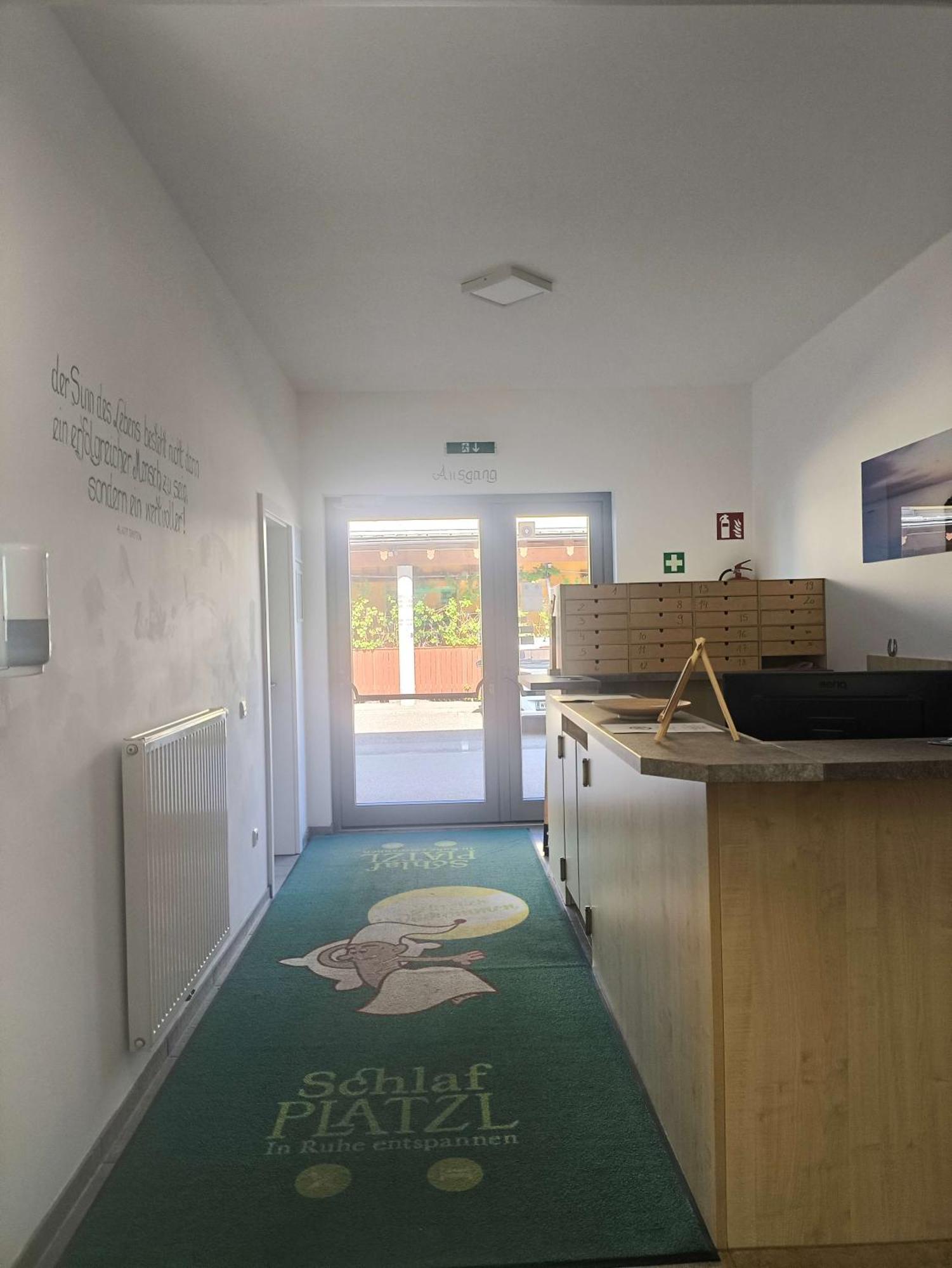 Schlafplatzl Hotel Marchtrenk Kültér fotó