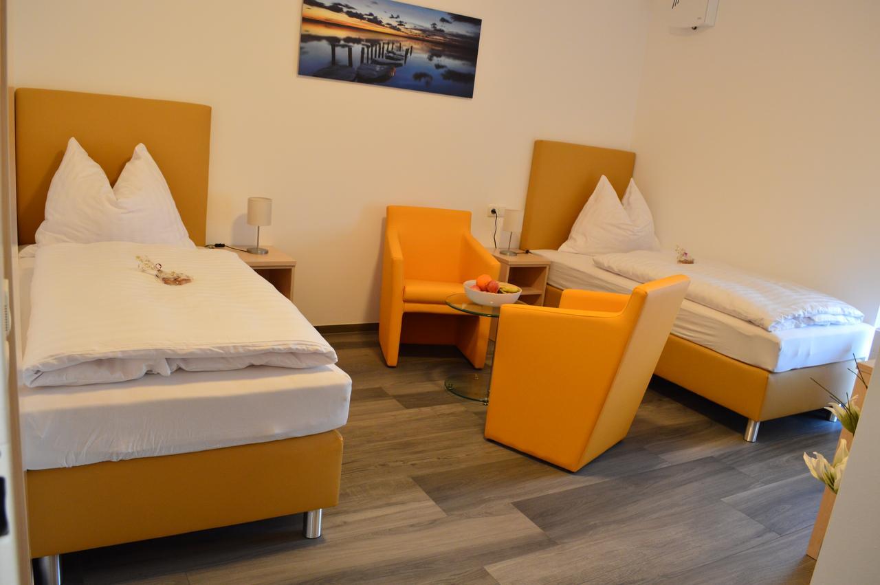 Schlafplatzl Hotel Marchtrenk Kültér fotó