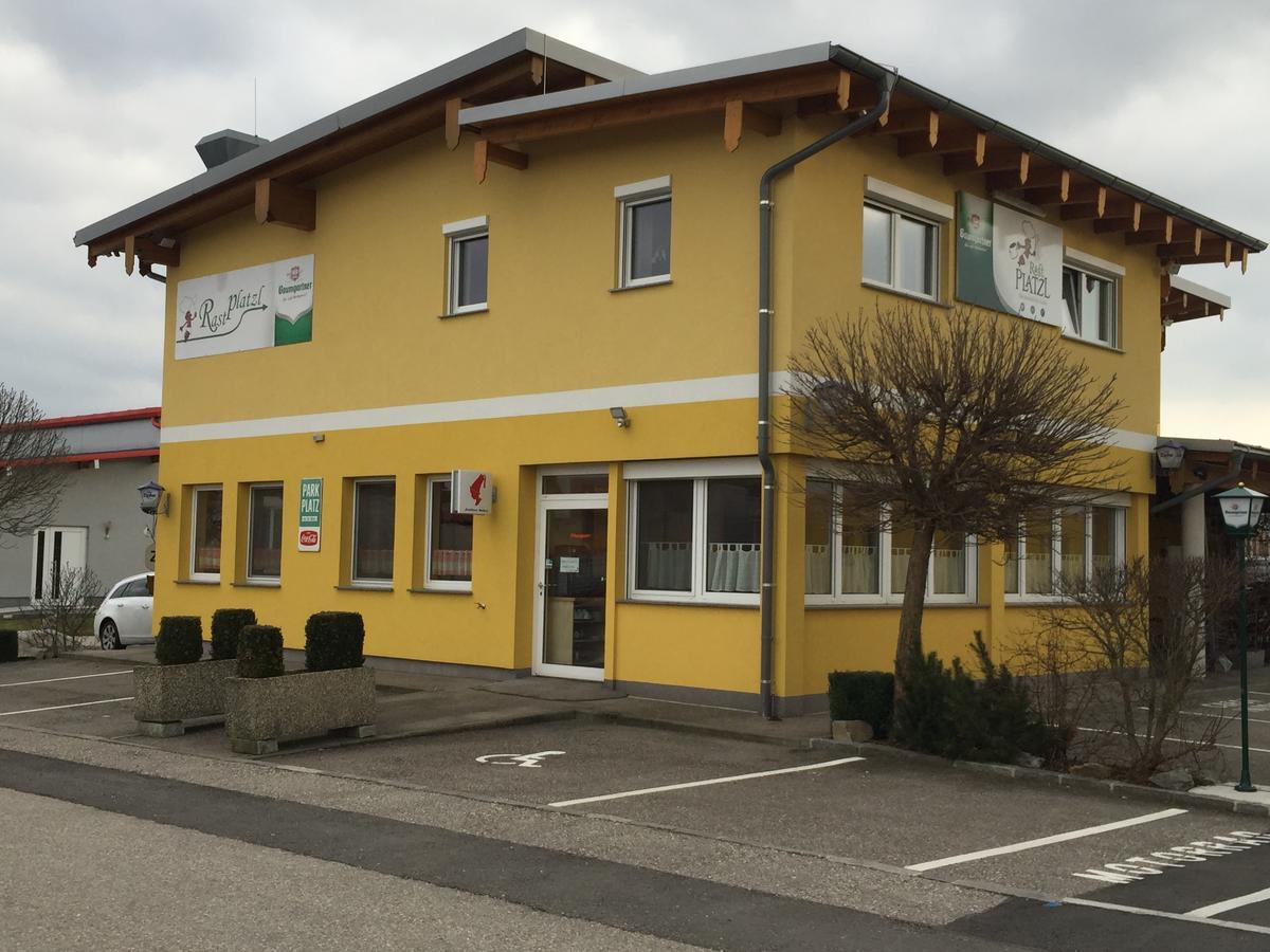 Schlafplatzl Hotel Marchtrenk Kültér fotó